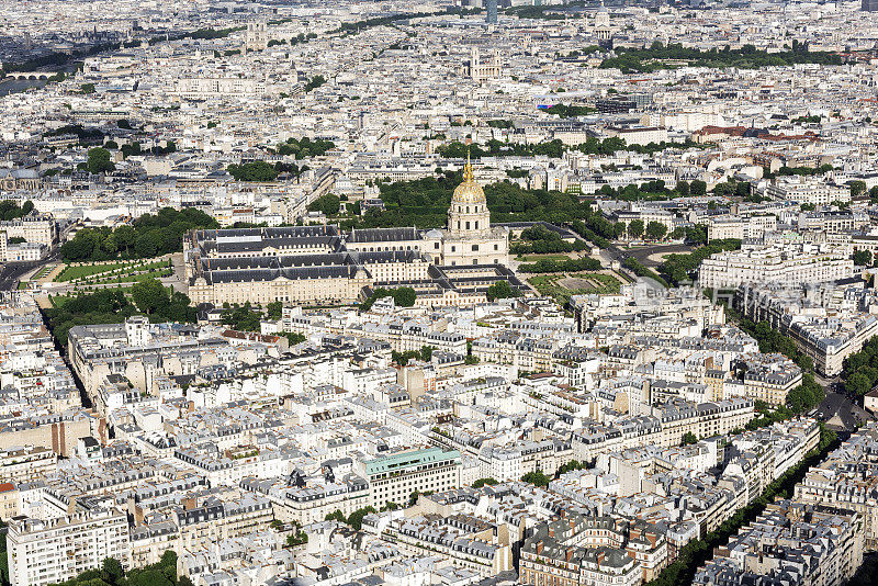 鸟瞰图的巴黎城市与Les Invalides建筑